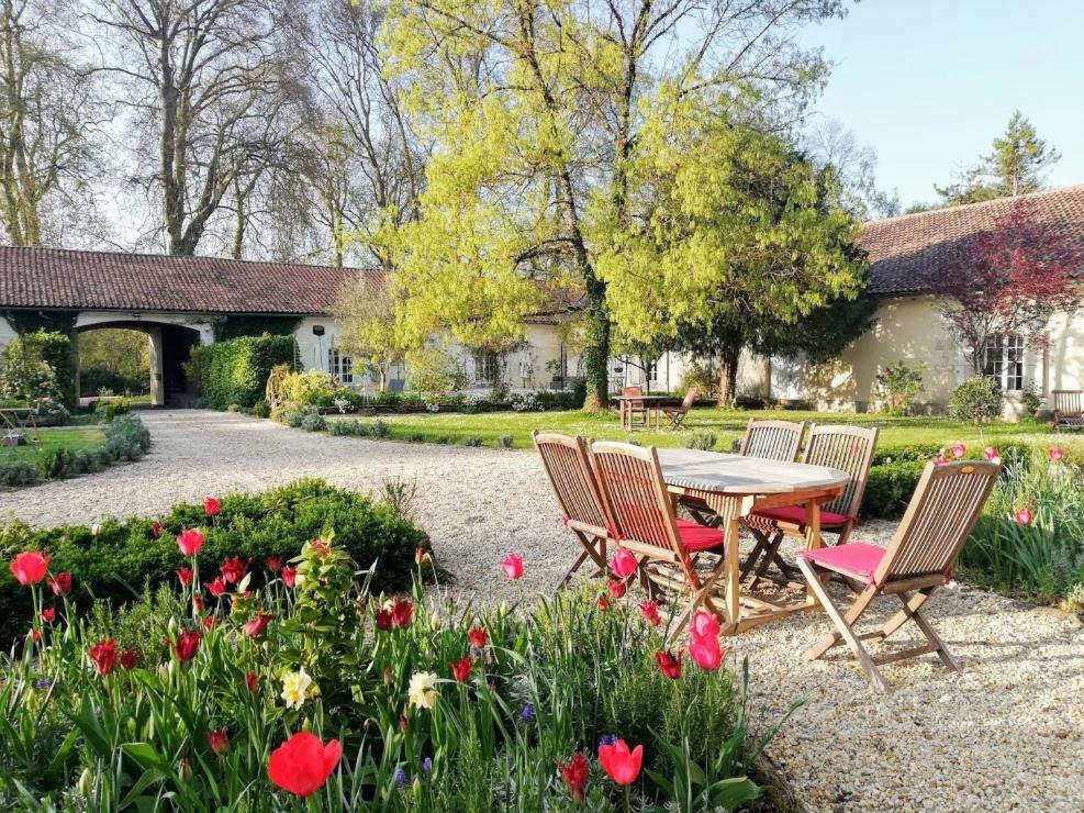 Le Domaine Des Platanes Bed & Breakfast Bourg-Charente Eksteriør bilde