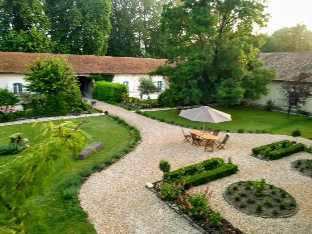 Le Domaine Des Platanes Bed & Breakfast Bourg-Charente Eksteriør bilde
