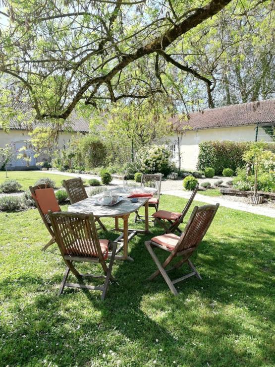 Le Domaine Des Platanes Bed & Breakfast Bourg-Charente Eksteriør bilde