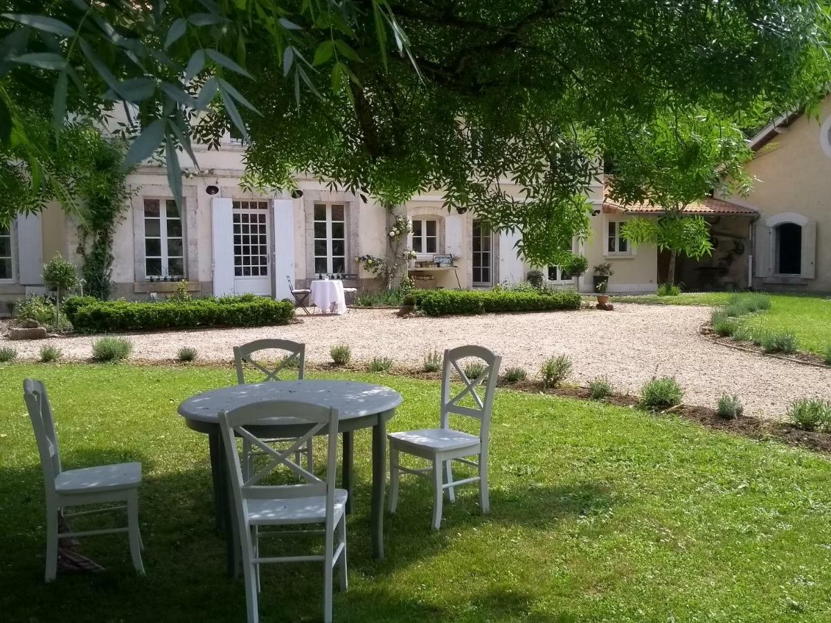 Le Domaine Des Platanes Bed & Breakfast Bourg-Charente Eksteriør bilde